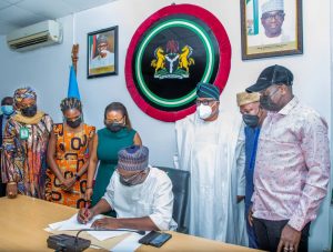 Governor AbdulRazaq signs MOU for KwaraLEARN
