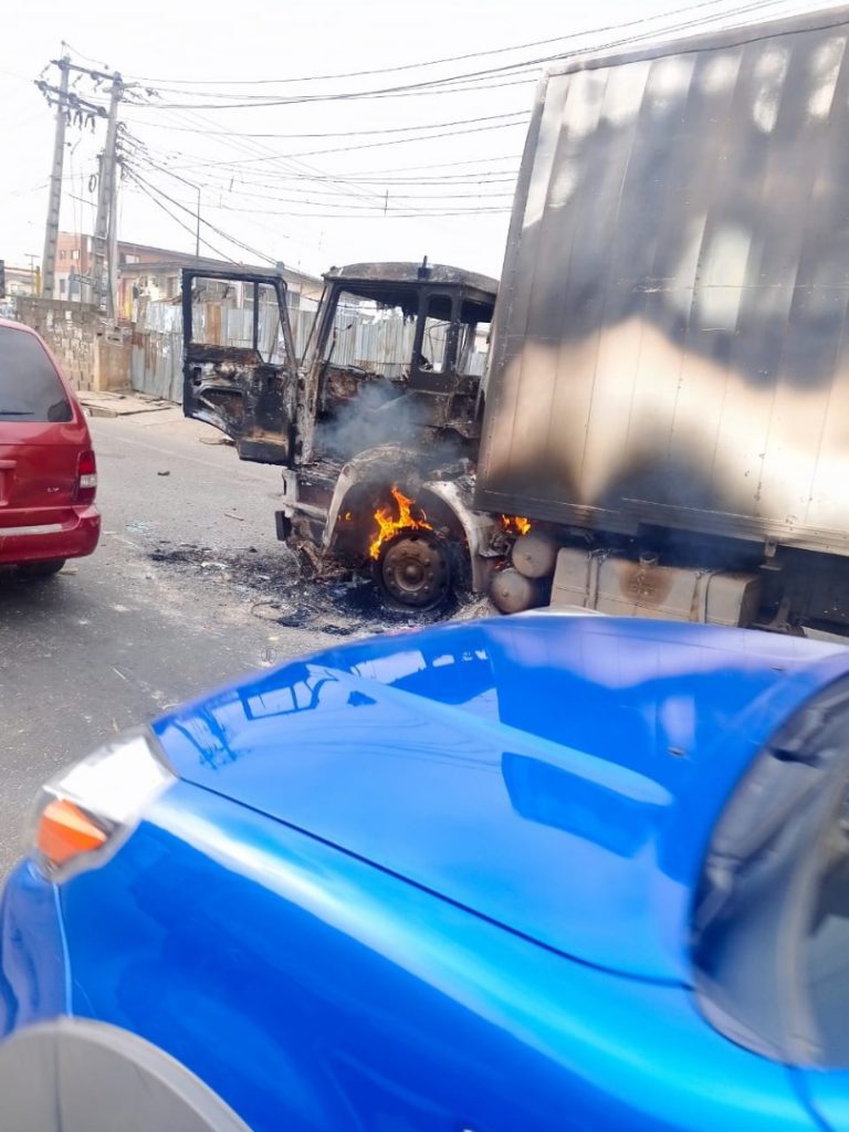 The truck set ablaze by angry passersby