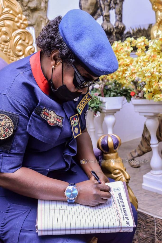 NSCDC Special Female Squad Visits The Alaafin Of Oyo, Seeks Support Of Traditional Institution.