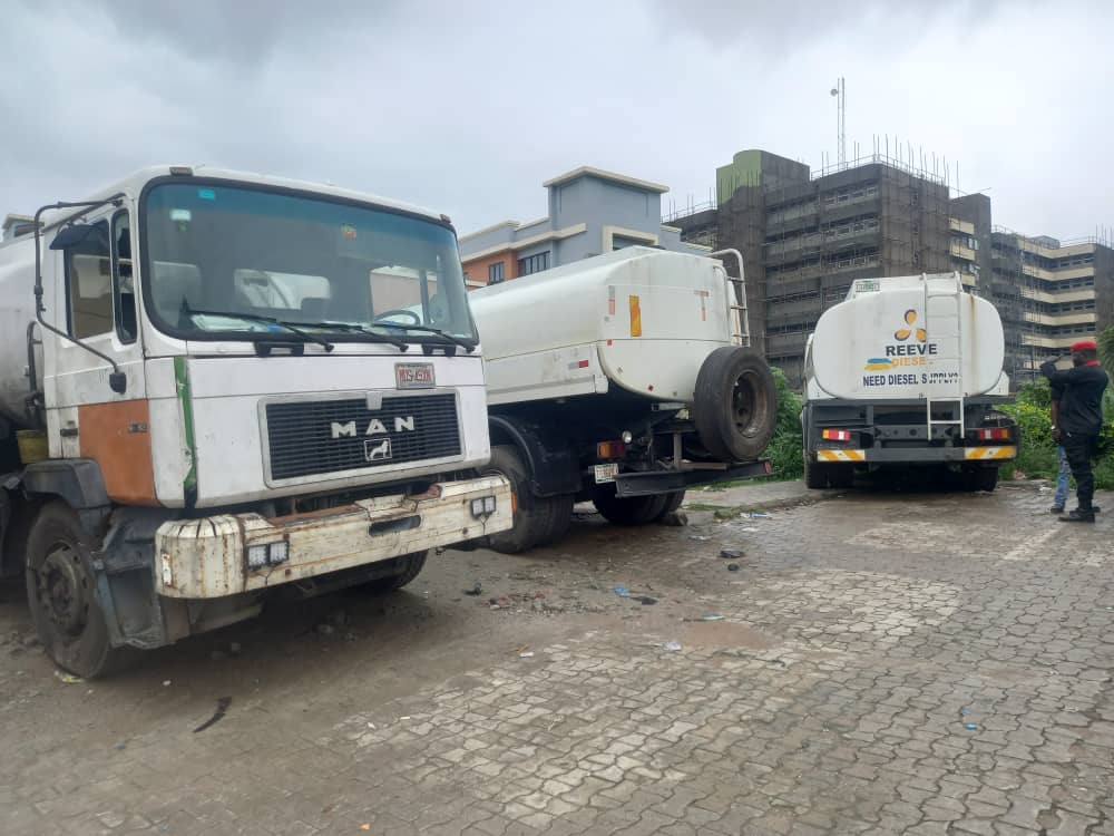 NSCDC Lagos State Command Anti - Vandal Unit Arrests Five (5) Suspects, Recovers Four (4) Peddler Trucks, And Unquantified Litres of Adulterated Automotive Gas Oil (AGO).